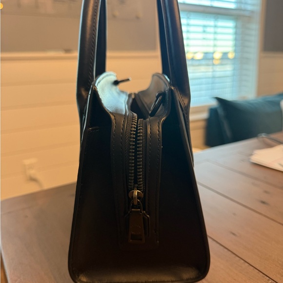 EUC Coach Andrea Carryall - middle size…not too large and not too small! 🖤 - Picture 7 of 10